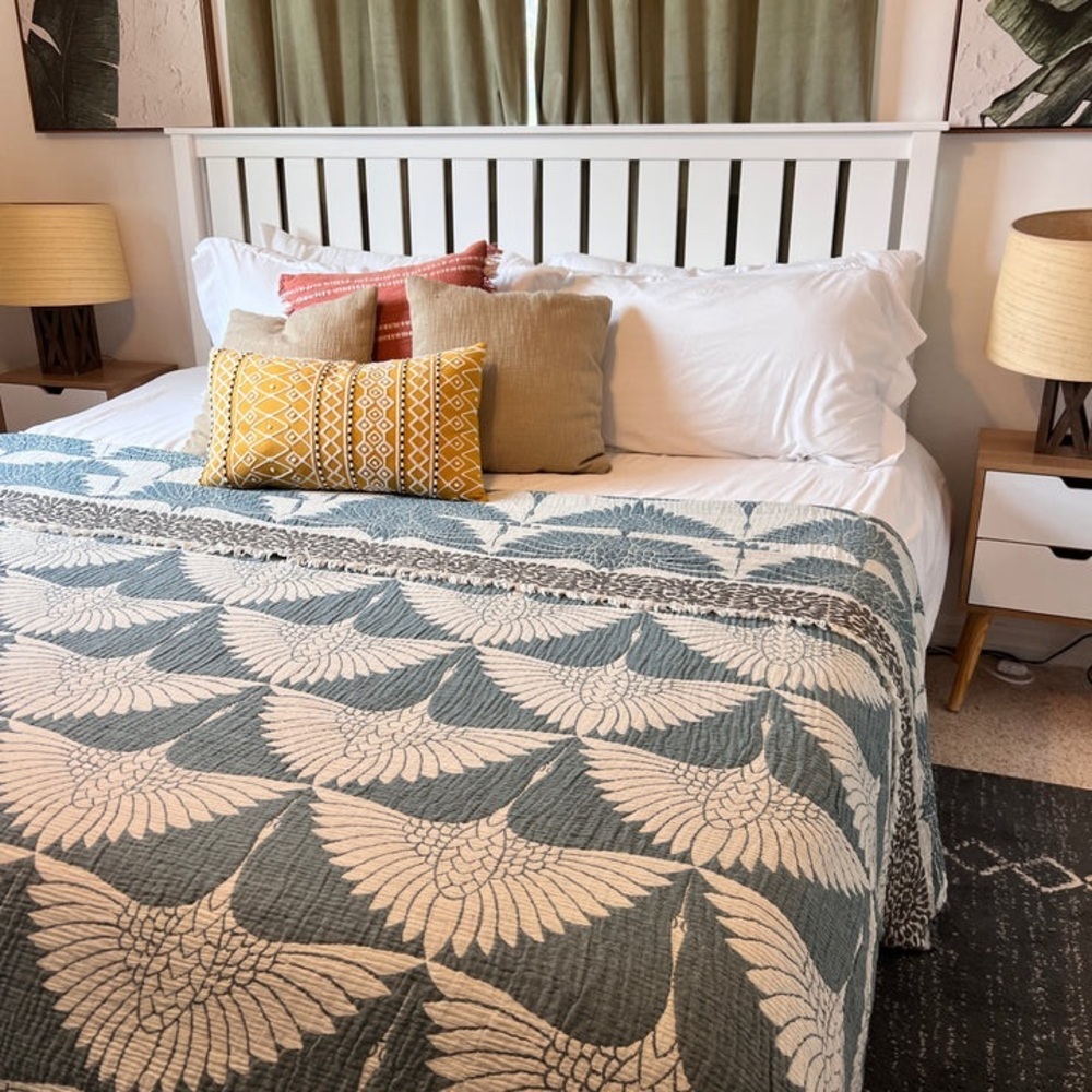 Luxury Bedspread King Organic Muslin Quilted Crinkle 2 Side FLiPSiDE Teal Crane - Picture 3 of 15